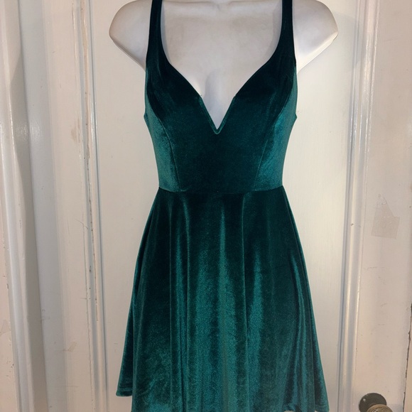 Urban outfitters size xs green velvet dress! Kimichi blue - Picture 4 of 6